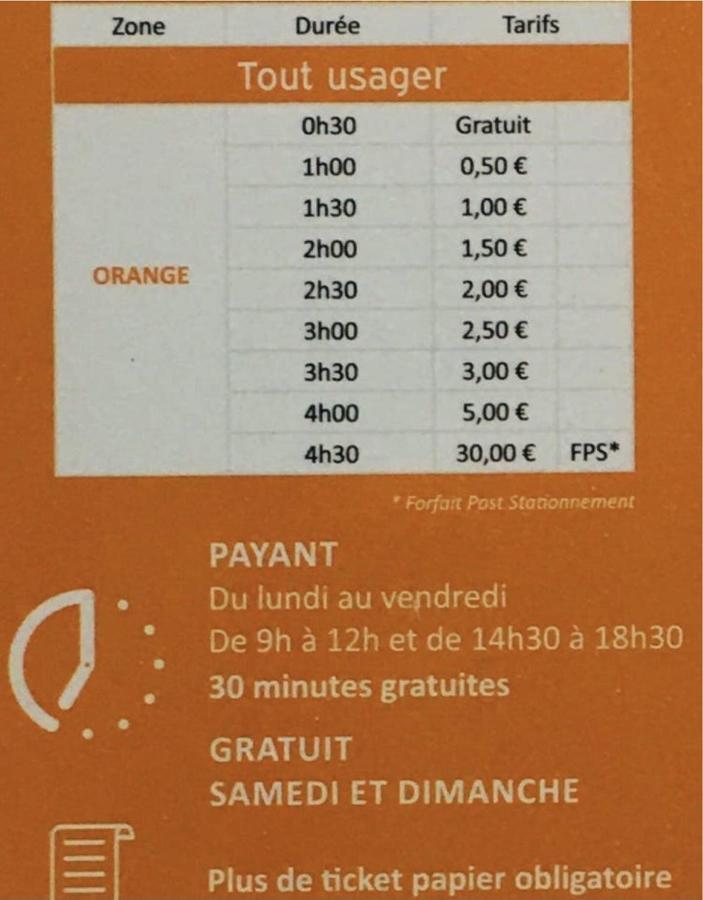 Apartamento Location F1 Neuf Centre Historique Riom Exterior foto